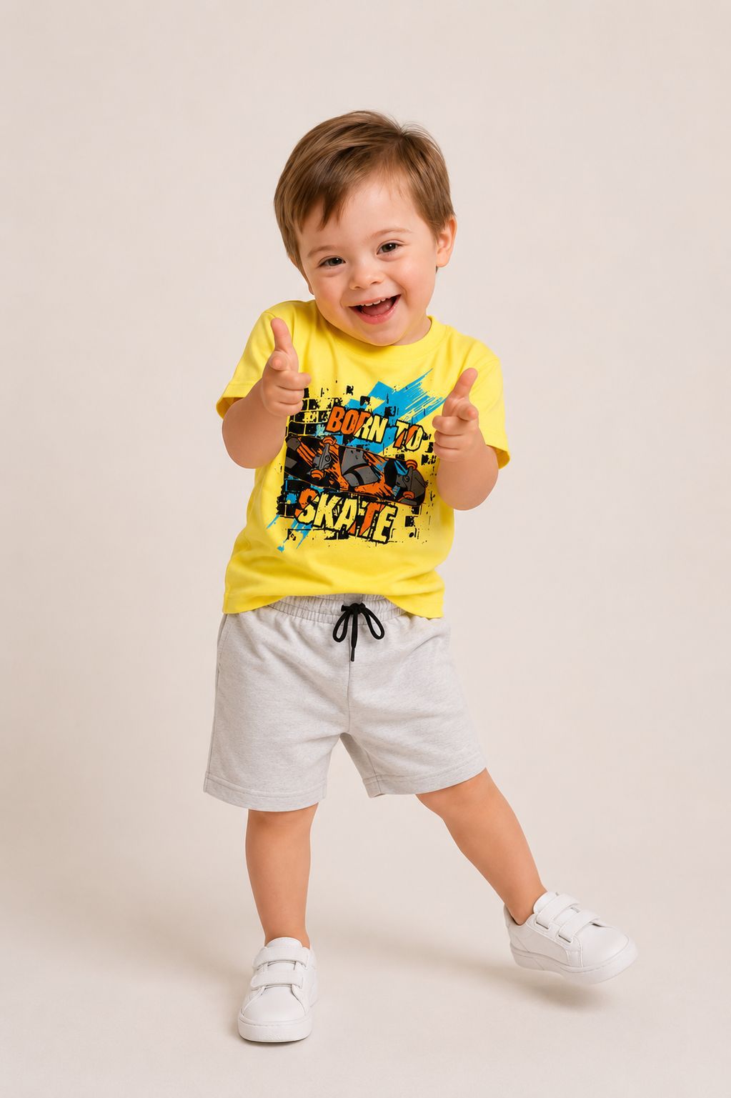 Conjunto infantil masculino Skate: camiseta amarela com estampa Born to Skate e bermuda cinza mescla