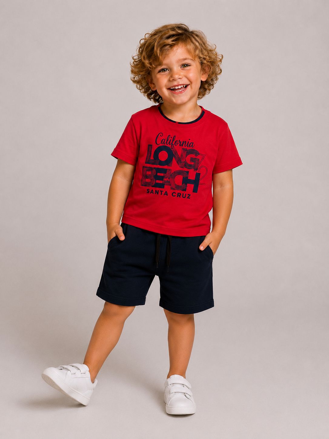 Conjunto infantil masculino Califórnia: camiseta vermelha com estampa Long Beach e bermuda azul marinho