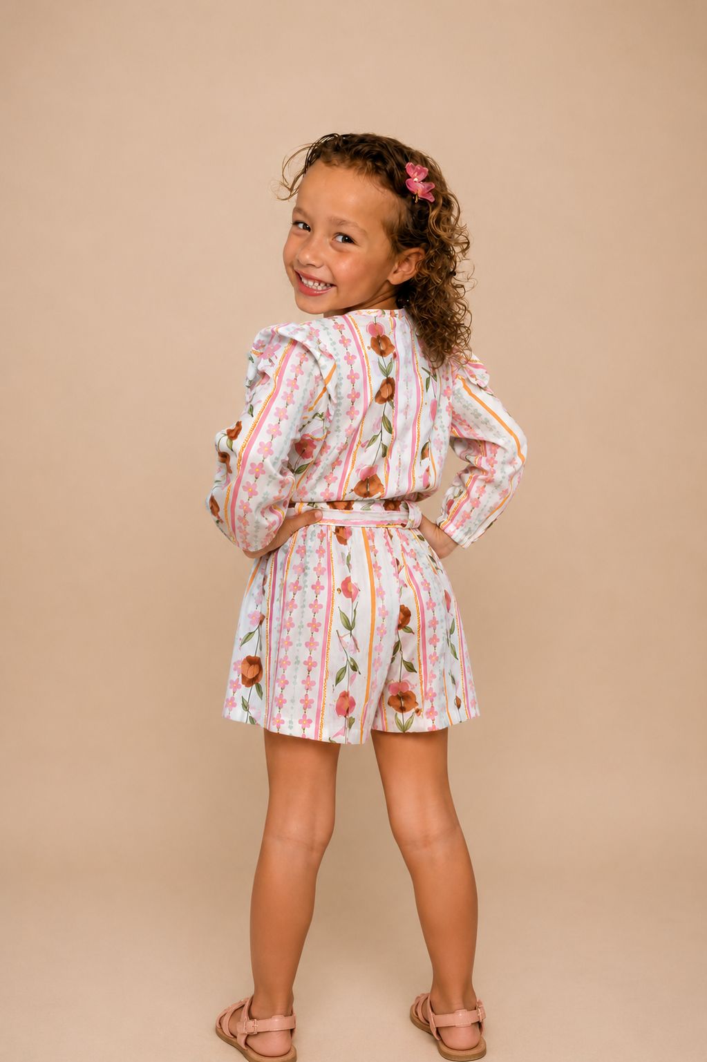 Macaquinho infantil floral com estampa exclusiva de flores e listras