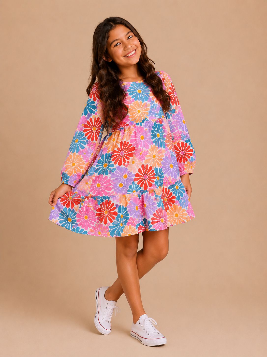 Vestido infantil floral colorido com manga longa e babado