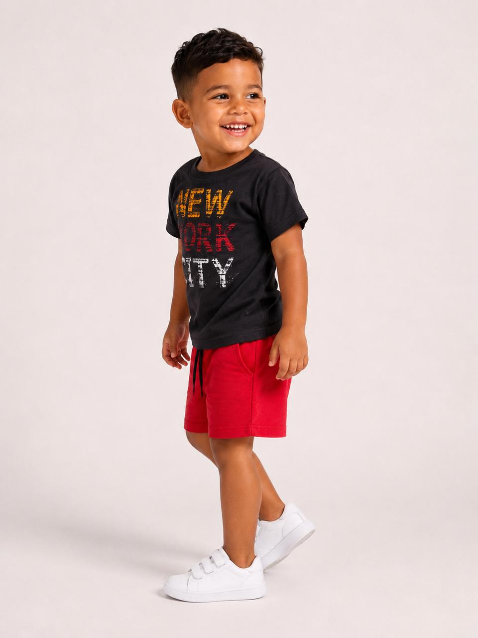 Conjunto infantil masculino New York: camiseta preta com estampa New York City e bermuda vermelha em moletom