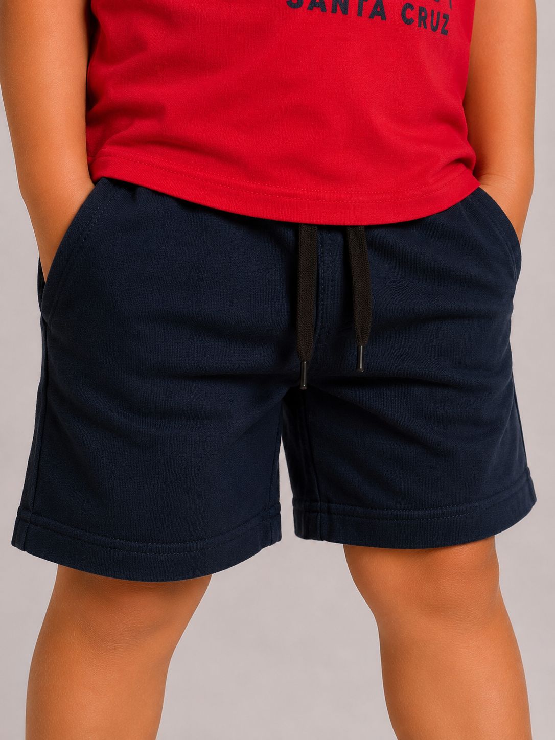 Conjunto infantil masculino Califórnia: camiseta vermelha com estampa Long Beach e bermuda azul marinho